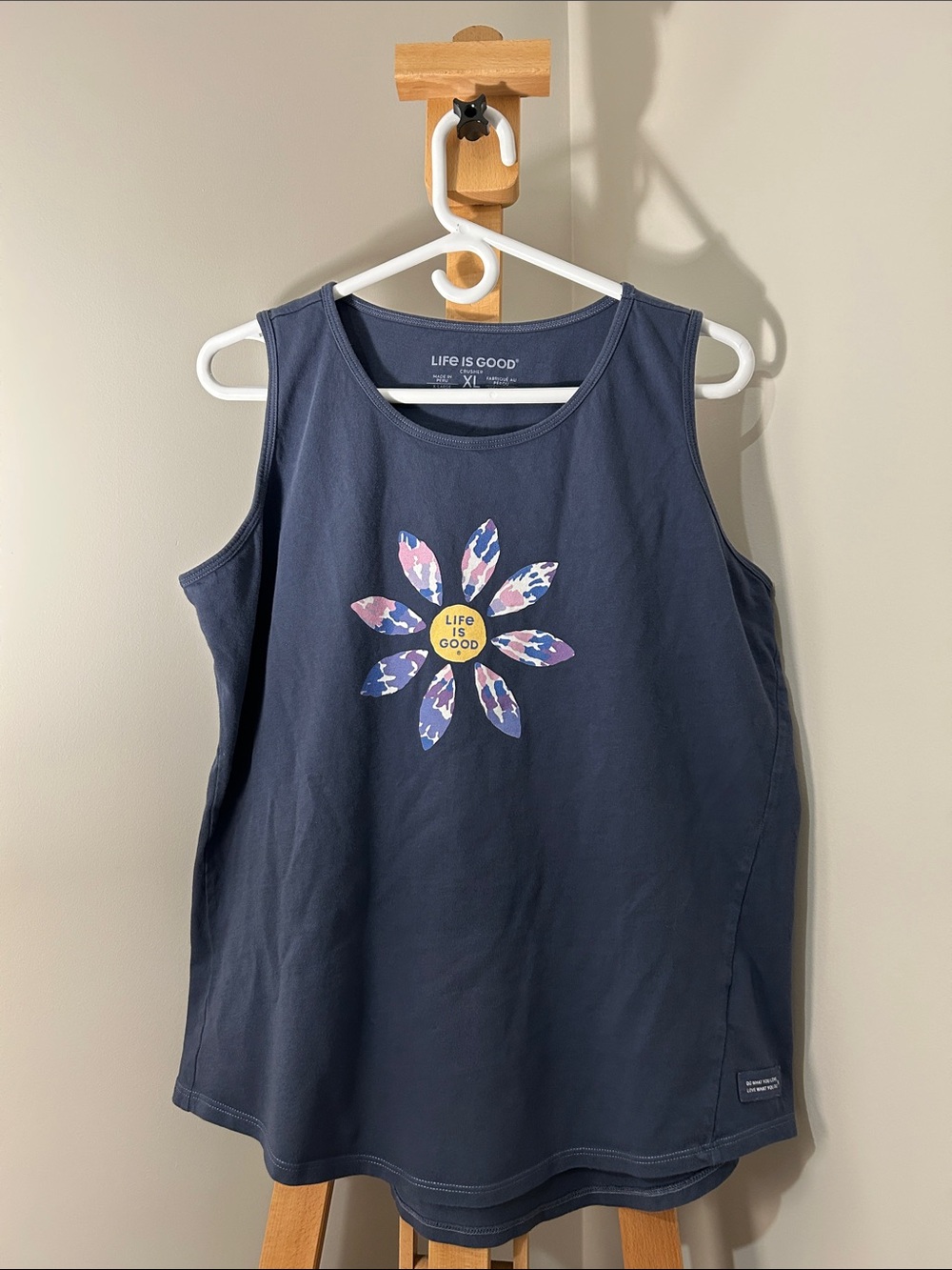 Life Is Good | Navy Crusher Tank with Multicolor Daisy Graphic | Size XL